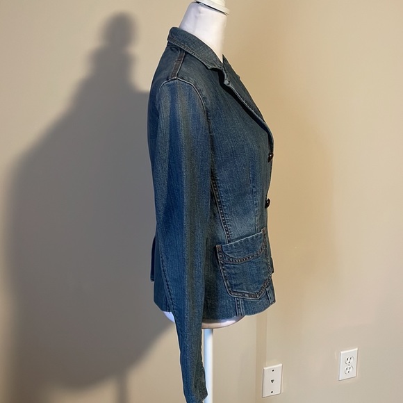 Gap Jean jacket woman’s size 6 - Picture 3 of 12